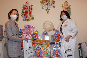 Работники «Сибирского цемента» поддержали  традиционную акцию «Рождество для всех»