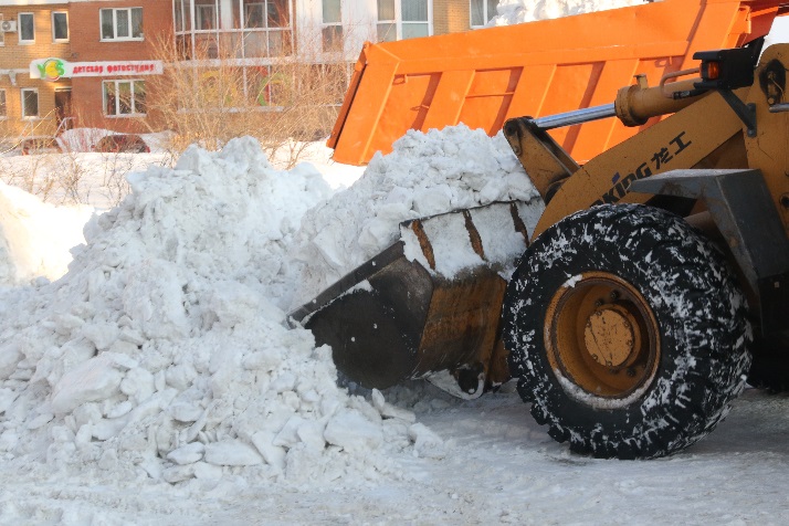 В Кемерове усилена уборка города от снега – на улицах работает 163 единицы спецтехники и 284 рабочих