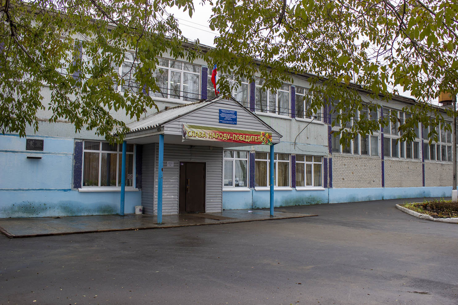 «Сибирский цемент» помог топкинской школе обновить оборудование компьютерного класса