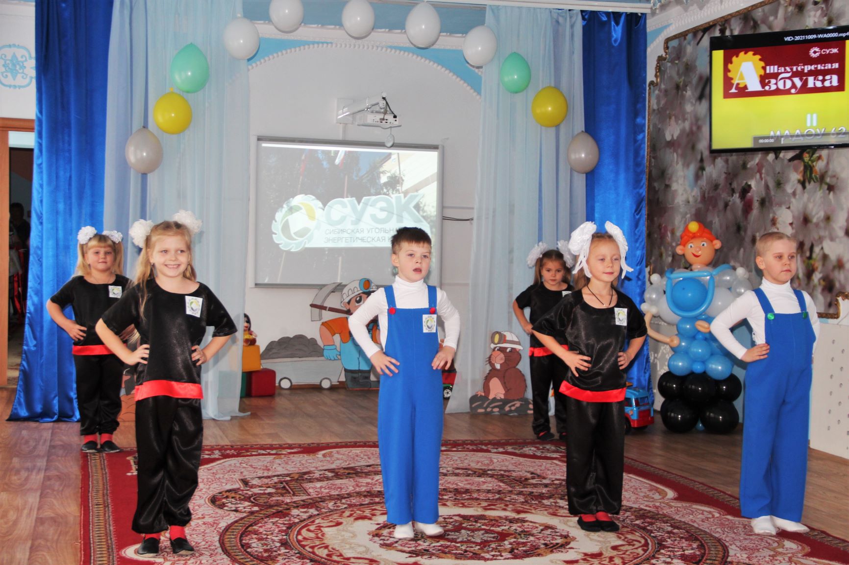 В Киселевске на детском празднике  вручены подарки участникам конкурсов к юбилею СУЭК