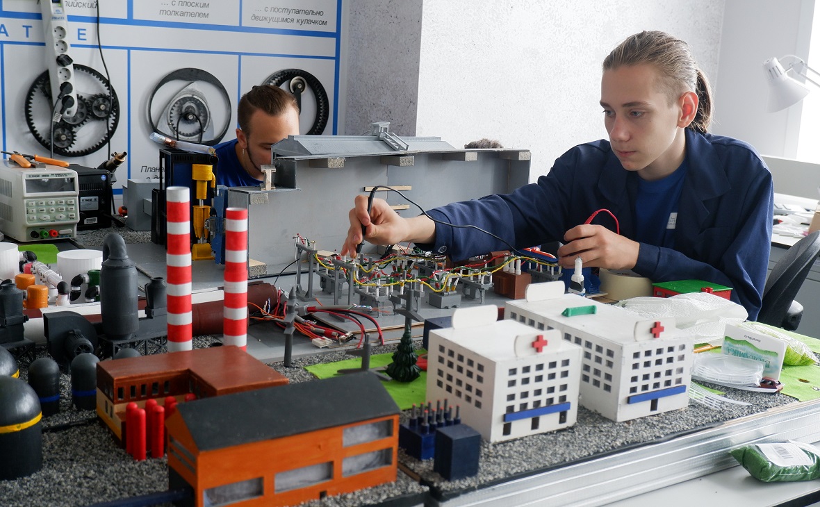 Макет тепловой электростанции разработали участники Летней проектной школы Фонда Андрея Мельниченко