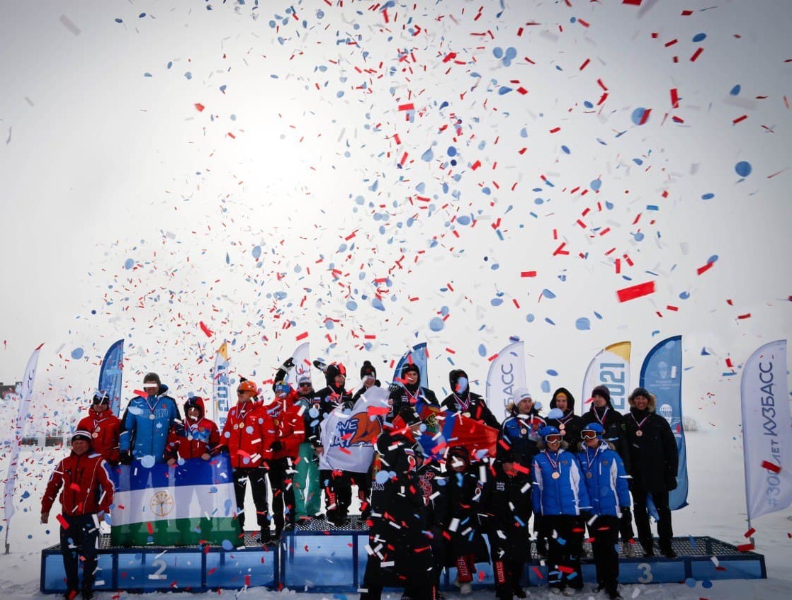 Сергей Цивилев поздравил кузбасских спортсменов с чемпионством страны по парашютно-горнолыжному двоеборью