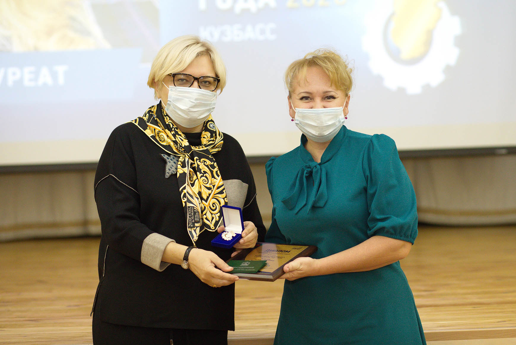 В Кузбассе наградили победителей и лауреатов областных конкурсов «Преподаватель года — 2020» и «Лучший педагог-наставник»