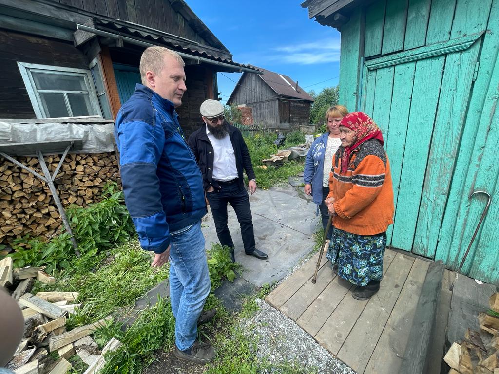 Разрез Кийзасский» (входит в Группу «Сибантрацит») помог ветеранам и  пенсионерам в обеспечении дровами - НИА-Кузбасс / Новости Кемерово и  Новокузнецка