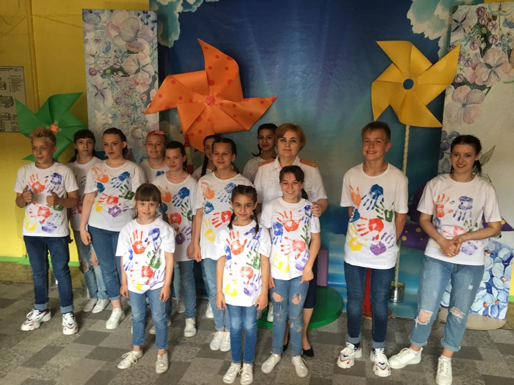 Кемеровские следователи поздравили с детским праздником воспитанников детского дома № 2 областного центра