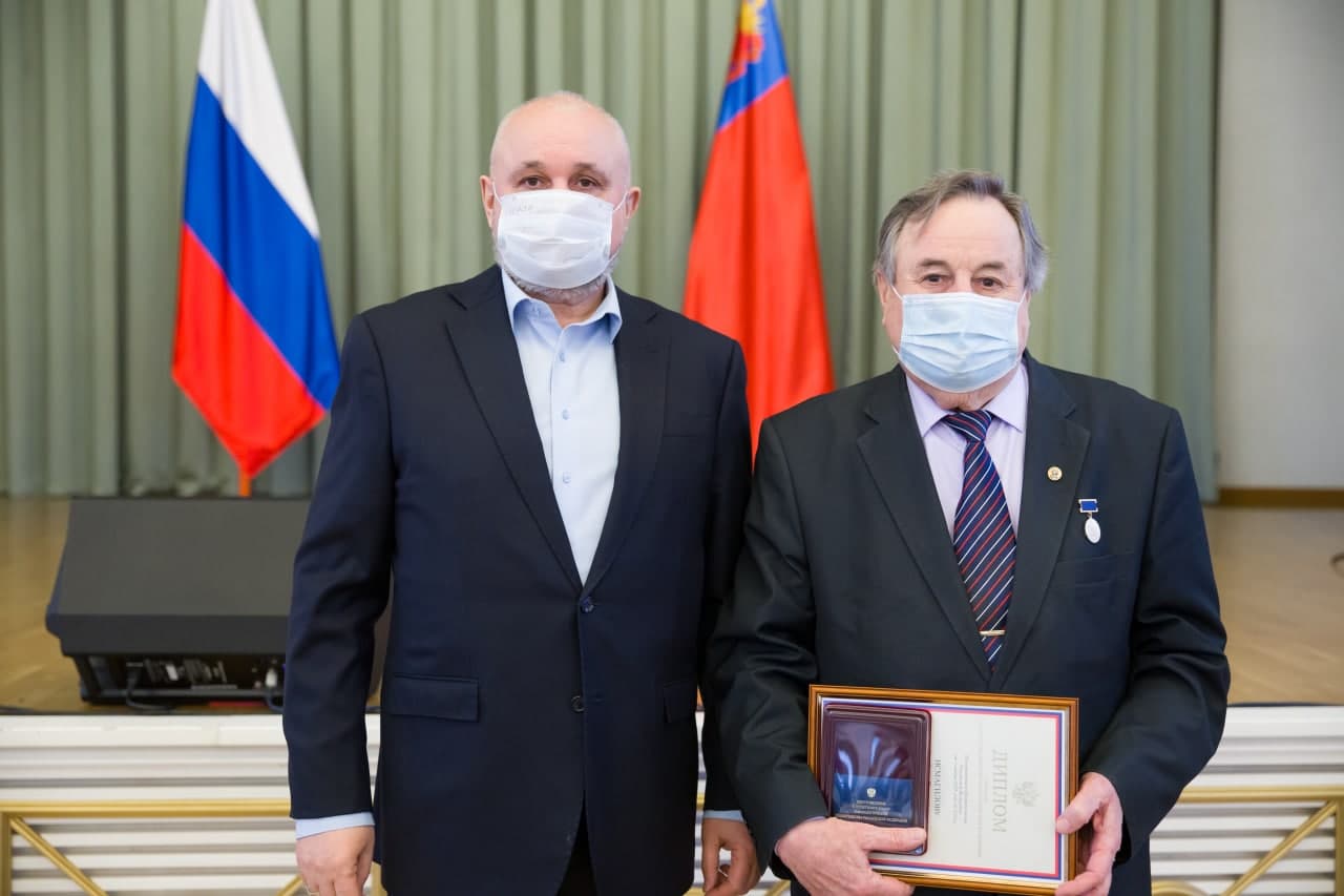 Сергей Цивилёв поздравил и наградил лучших учёных Кузбасса