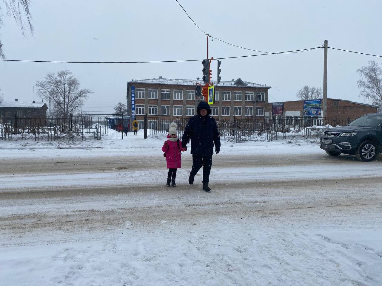 В Ленинске-Кузнецком установят 12 светофоров на пешеходных переходах у школ