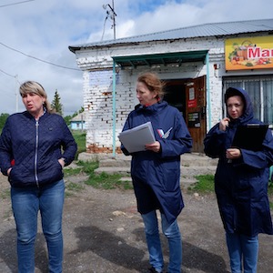 Ученики из деревни Дедюево Кемеровской области добираются в школу через пучину