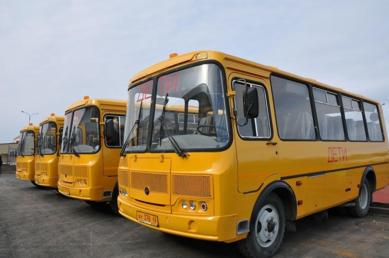 В Кузбасс поступят 56 новых школьных автобусов и 21 машина скорой помощи