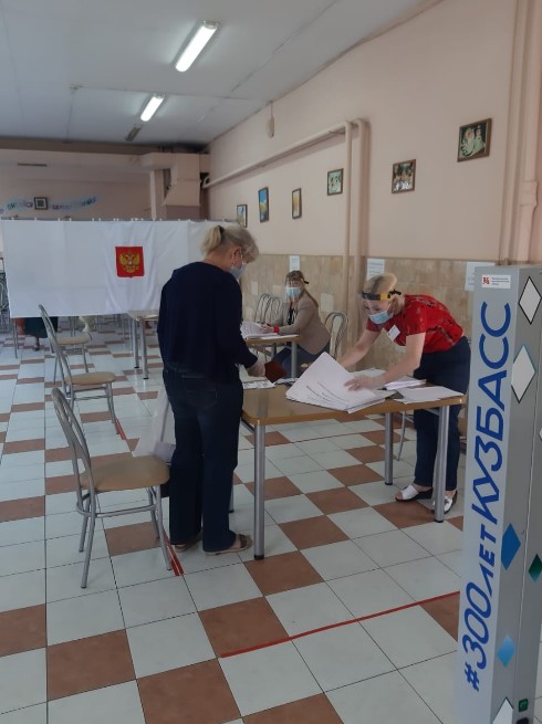 На избирательных участках Кемерова размещают УФ-бактерицидные рециркуляторы