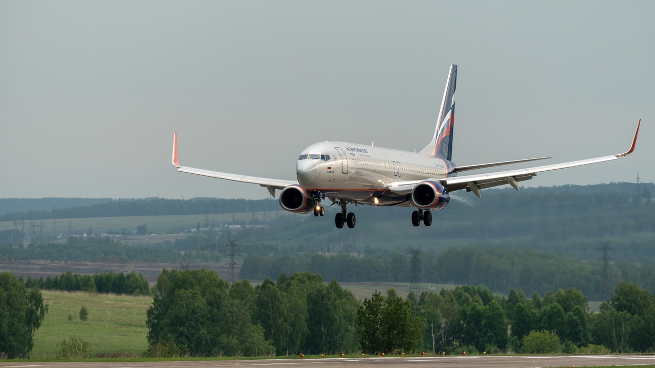 Аэропорт Новокузнецк торжественно встретил первый рейс из Казани