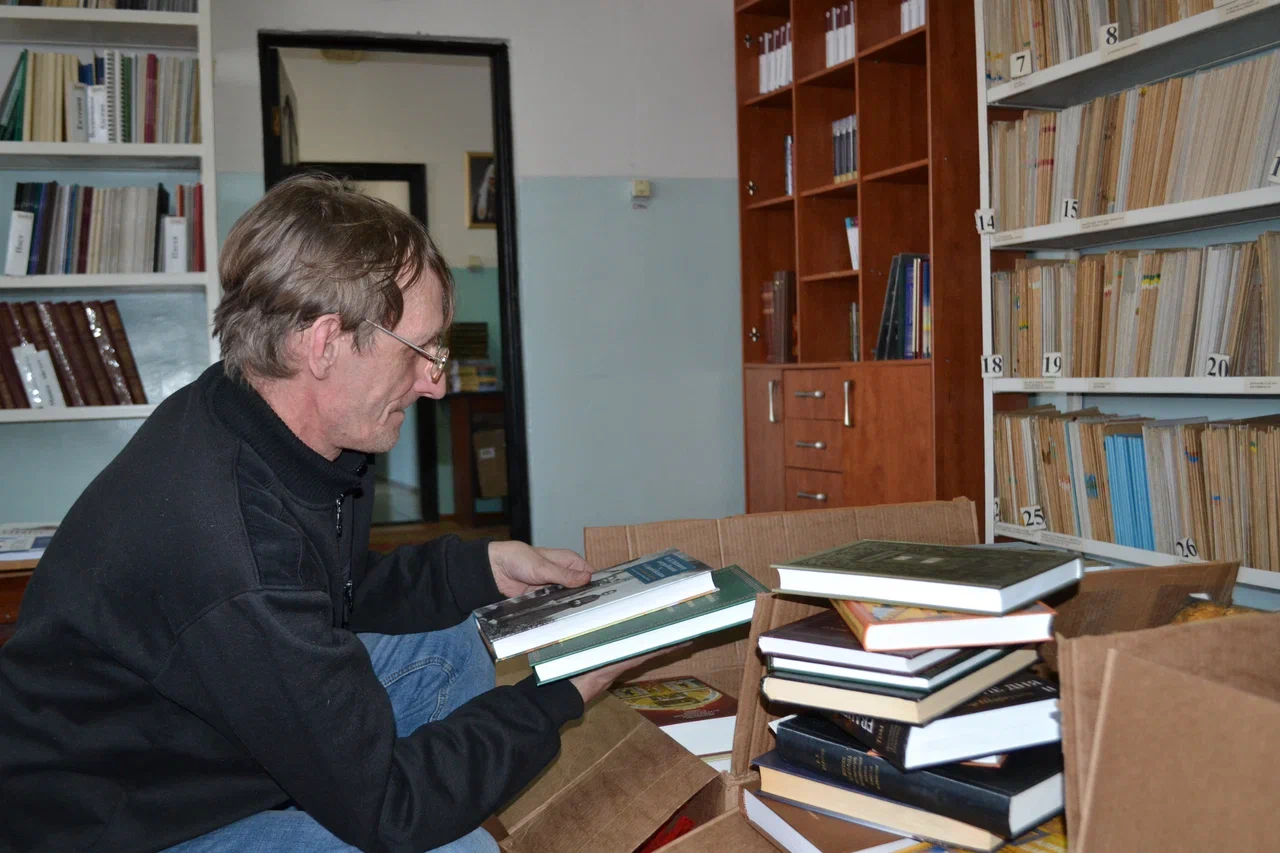 Несколько сотен ценных книг пополнили библиотеку Кузбасской православной Духовной семинарии
