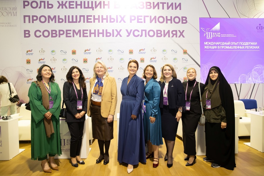 Международный опыт и передовые практики в области поддержки женщин в промышленных регионах обсудили в Кузбассе