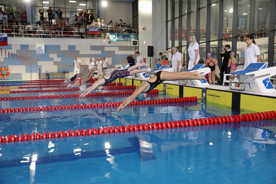 В спортивном комплексе «Кузбасс-Арена» стартовали Открытые региональные соревнования по плаванию «Лига Александра Попова»