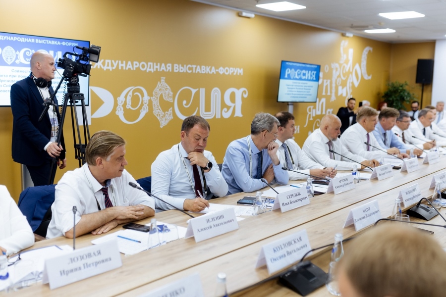Илья Середюк принял участие в совместном заседании Совета при полномочном представителе Президента в СФО и Совета МАСС