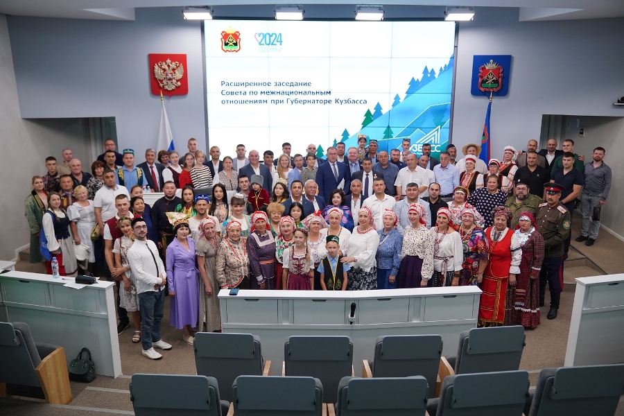 Врио губернатора Кузбасса Илья Середюк провел расширенное заседание Совета по межнациональным отношениям