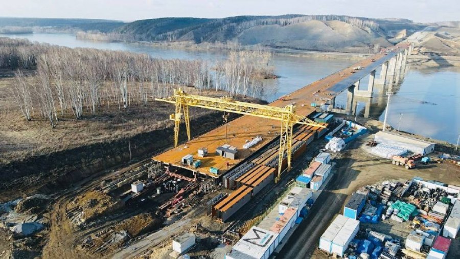 В Кузбассе стартовал девятый этап надвижки пролетов моста через реку Томь