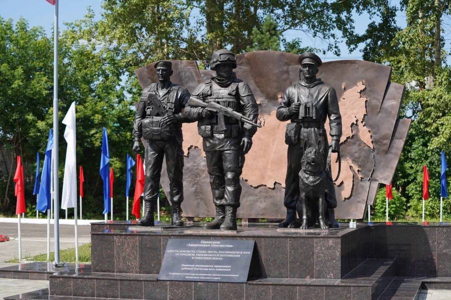 Памятник «Защитники Отечества» открыт на площади Победы в Калтане