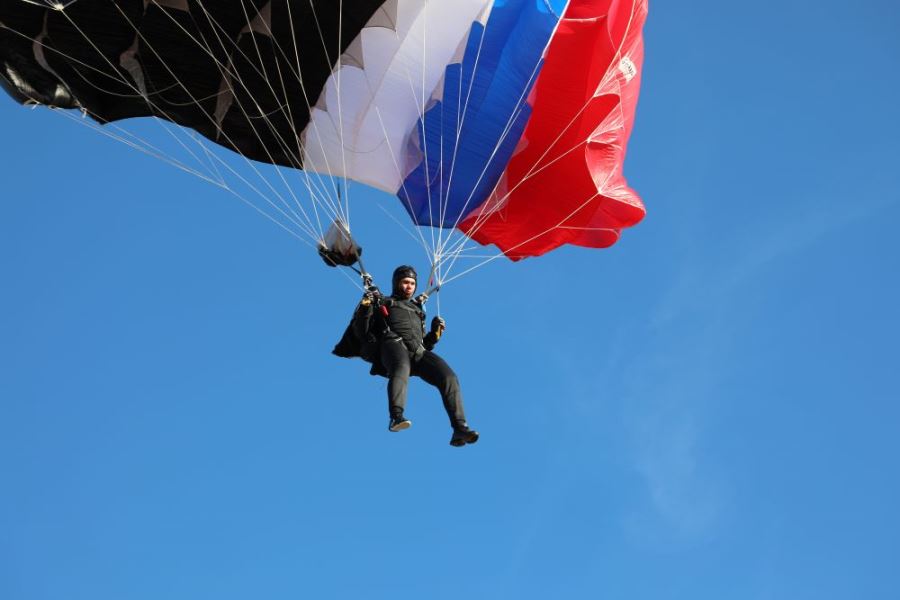 Чемпионат и первенство России по парашютному спорту стартовали в Кузбассе