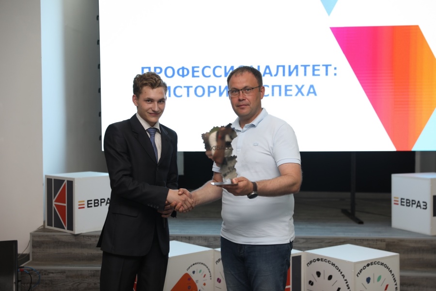 Илья Середюк поздравил первых выпускников металлургического кластера федерального проекта «Профессионалитет»