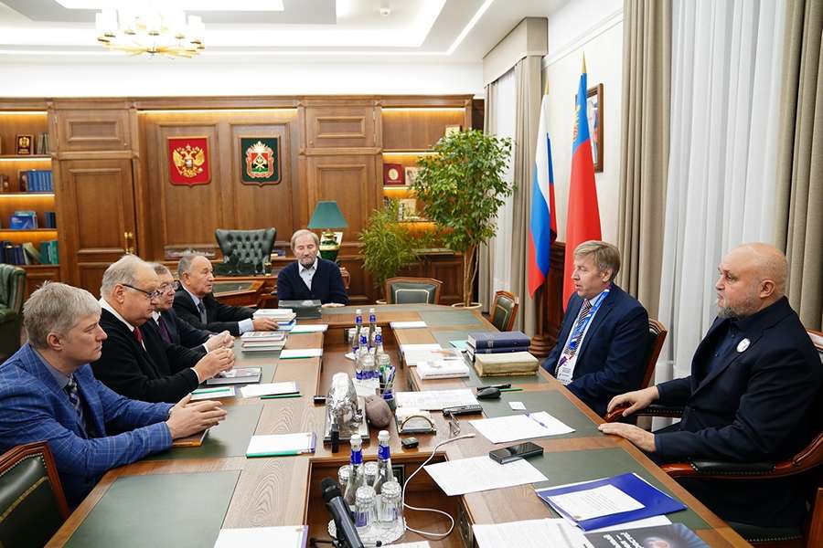 Сергей Цивилев провел рабочую встречу с ведущими учеными страны
