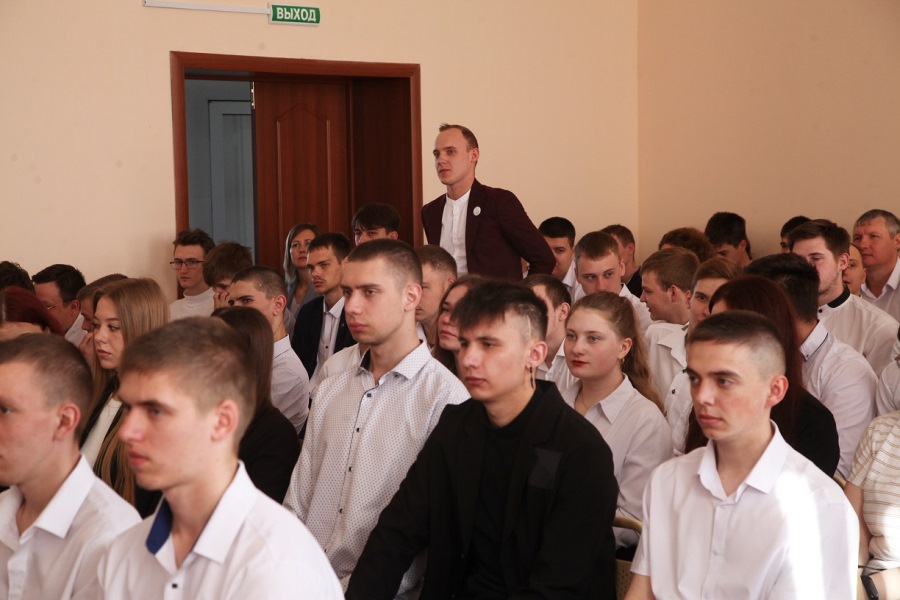 Выпускники техникума встретились с руководителями СУЭК-Кузбасс