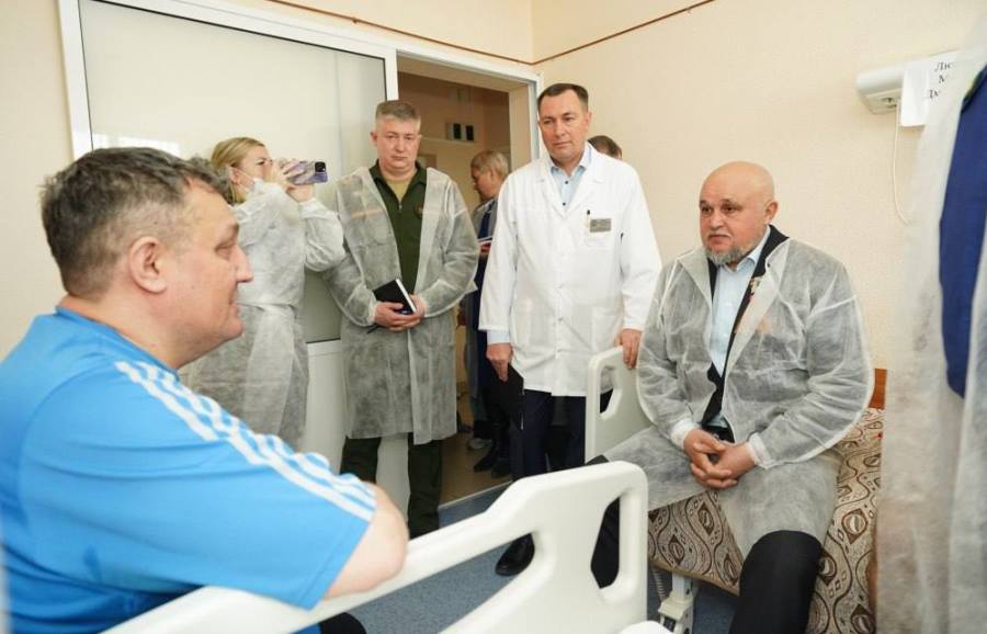 Губернатор Сергей Цивилев в Кузбасском клиническом госпитале для ветеранов войн провел встречу с участниками СВО, их семьями, а также ветеранами боевых действий