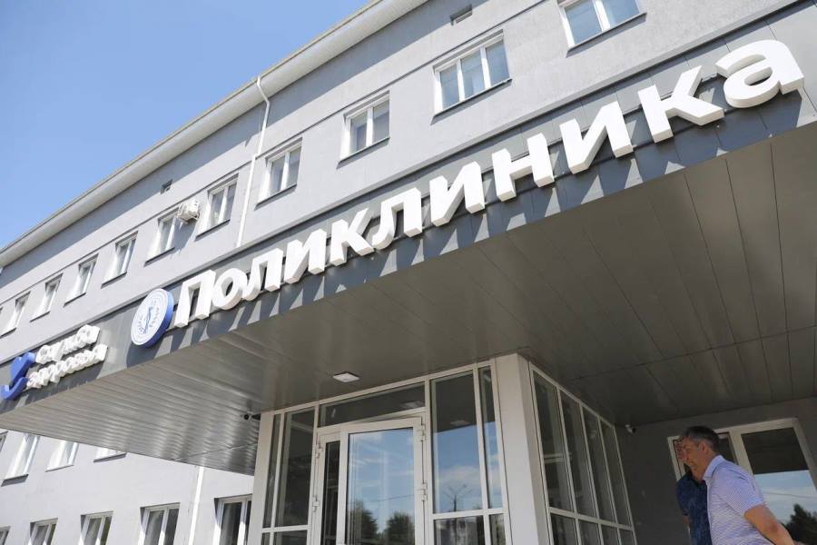 Илья Середюк осмотрел ход реконструкции поликлиники №2 в Новокузнецке
